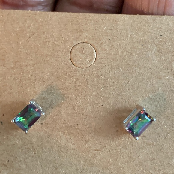 Earrings Studs - Picture 3 of 3